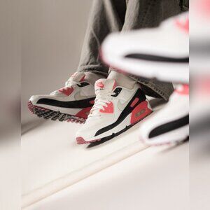 Nike Air Max 90 Sneakers in Aster Pink